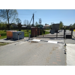 Brama dezynfekcyjna dla pojazdów wersja standard. Dezynfekcja kół, podwozia i boków pojazdu.